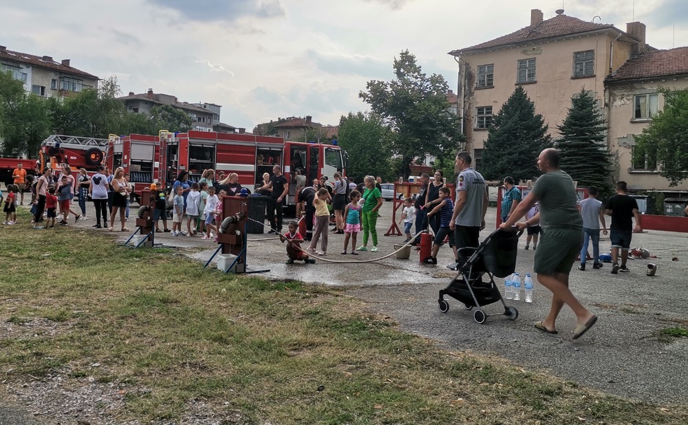 Община Ловеч: Демонстрации на пожарникарската професия в Ловеч