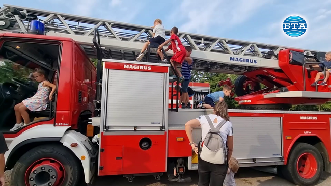С професията на пожарникаря се запознаха гражданите на Ловеч