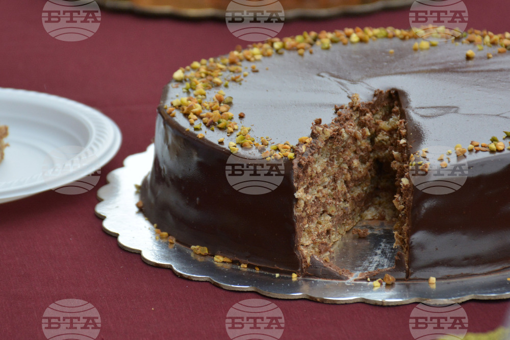 34 Amateur Confectioners Take Part in Garash Cake Festival in Ruse
