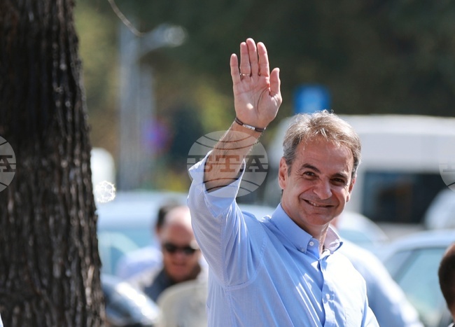 Гръцкият премиер Мицотакис посети пострадалите от наводнения райони в Североизточна Гърция и обеща инвестиции