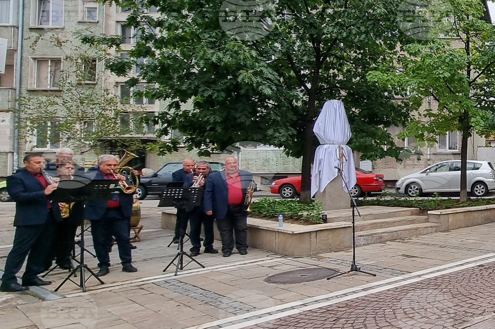 Севлиево - генерал Никола Генев - бюст-паметник - откриване