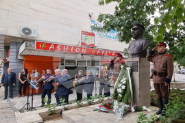 Севлиево - генерал Никола Генев - бюст-паметник - откриване