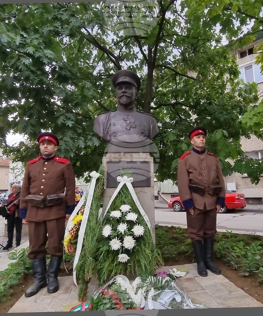 Севлиево - генерал Никола Генев - бюст-паметник - откриване