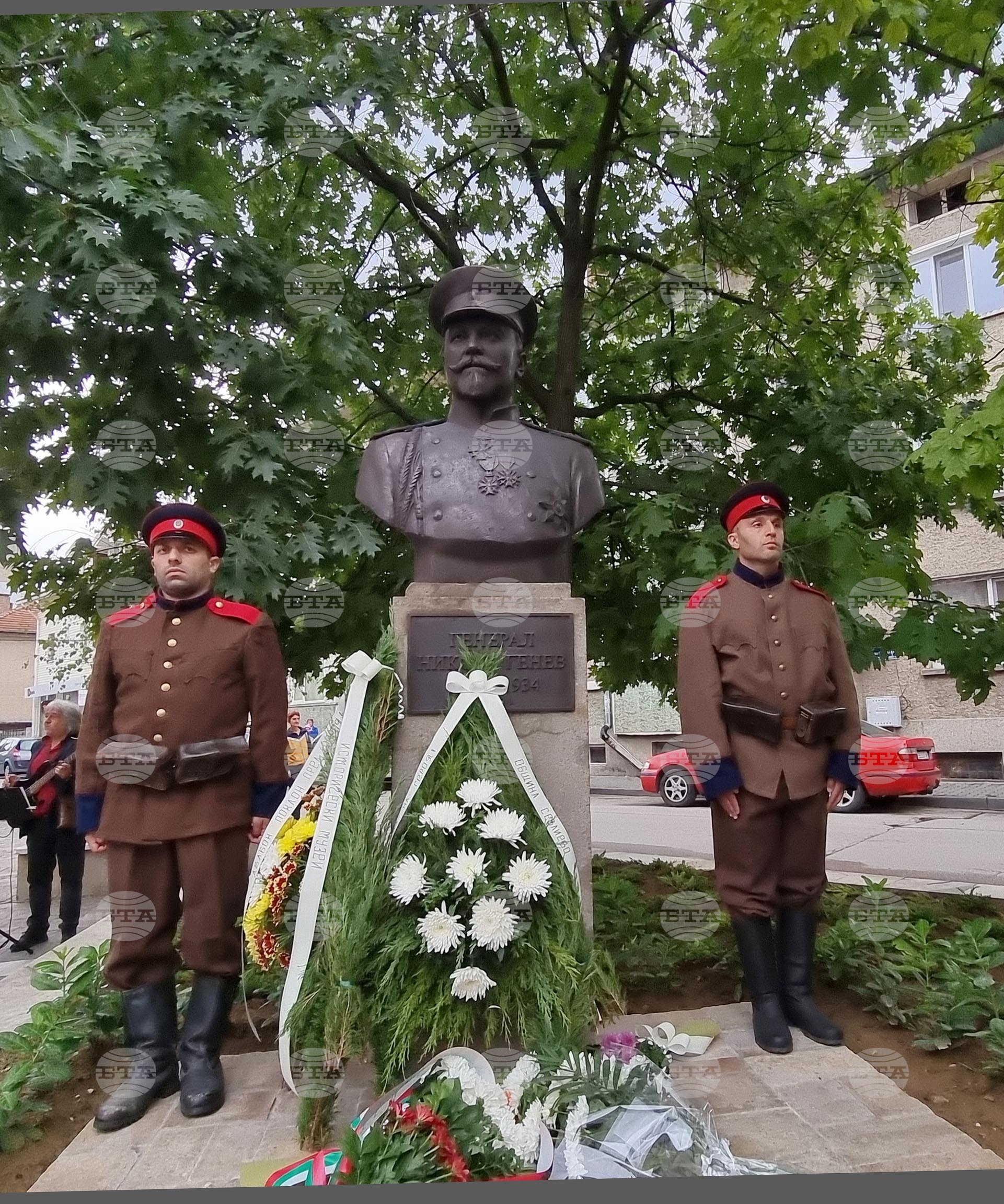 Севлиево - генерал Никола Генев - бюст-паметник - откриване