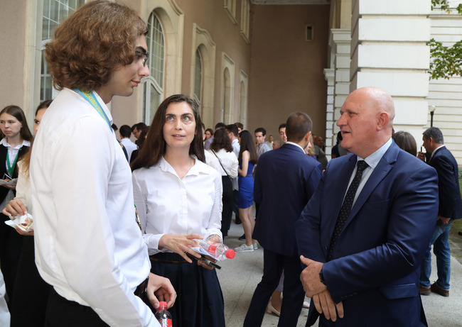 МОН: 1,6 млн. лева за подготовка на ученици за олимпиади и състезания