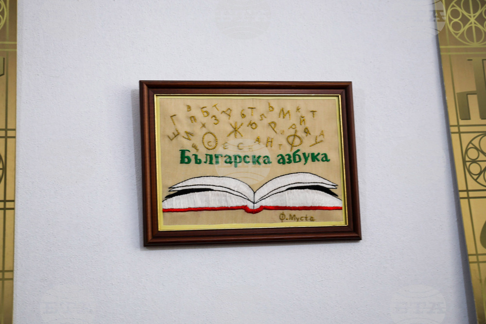 Албания - Елбасан - вицепрезидент - неделно училище - нова учебна година