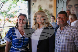 Албания - Елбасан - Илияна Йотова - българско национално малцинство - среща