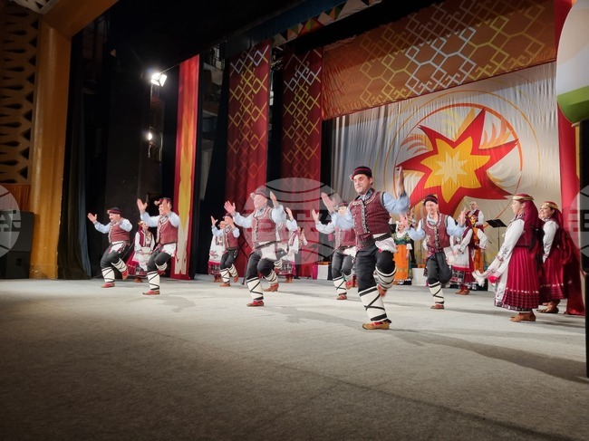 Поредица от образователни концерти изнася Професионален фолклорен ансамбъл „Мизия“ пред ученици в селата на община Търговище