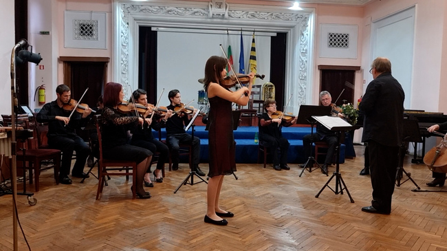 В Перник се провежда ХVI-ият Международен конкурс за млади изпълнители на класически музикални инструменти