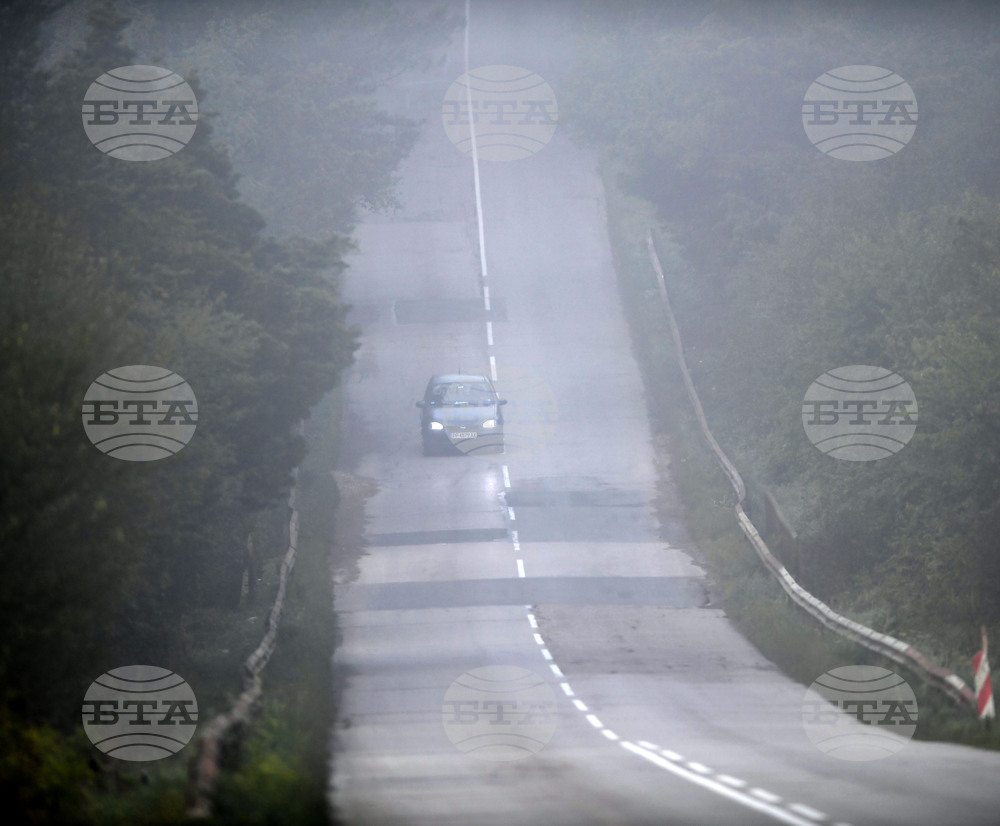 Село Голям Поровец - есенна мъгла