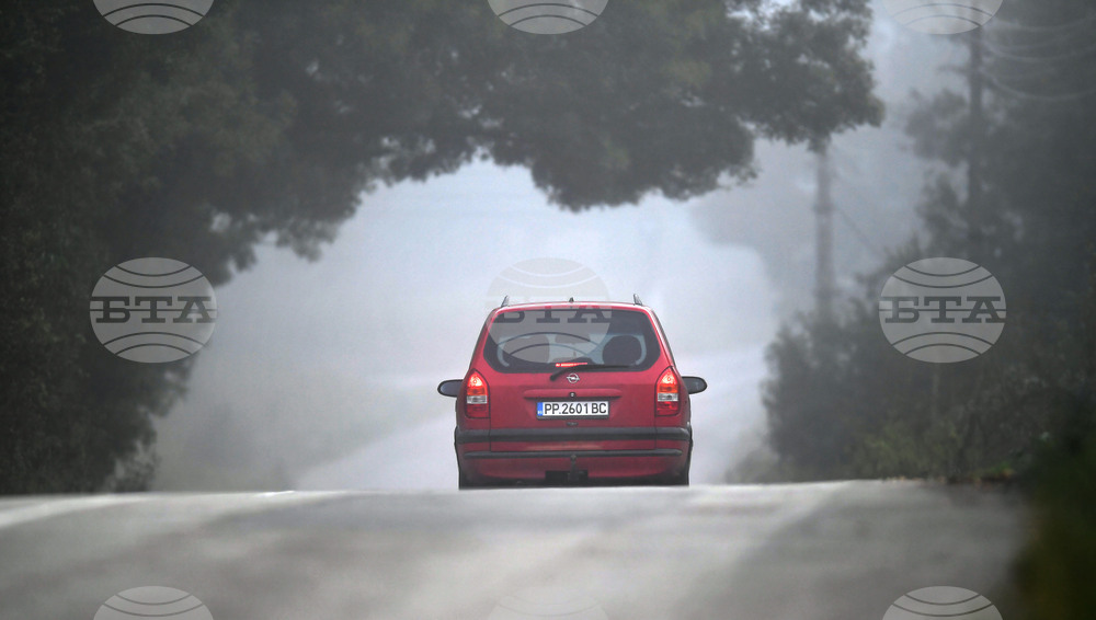 Село Голям Поровец - есенна мъгла
