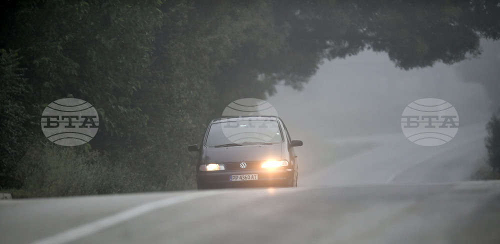Село Голям Поровец - есенна мъгла