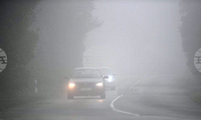 Видимостта в участък от автомагистрала "Тракия" в старозагорско е намалена до 150 метра поради мъгла