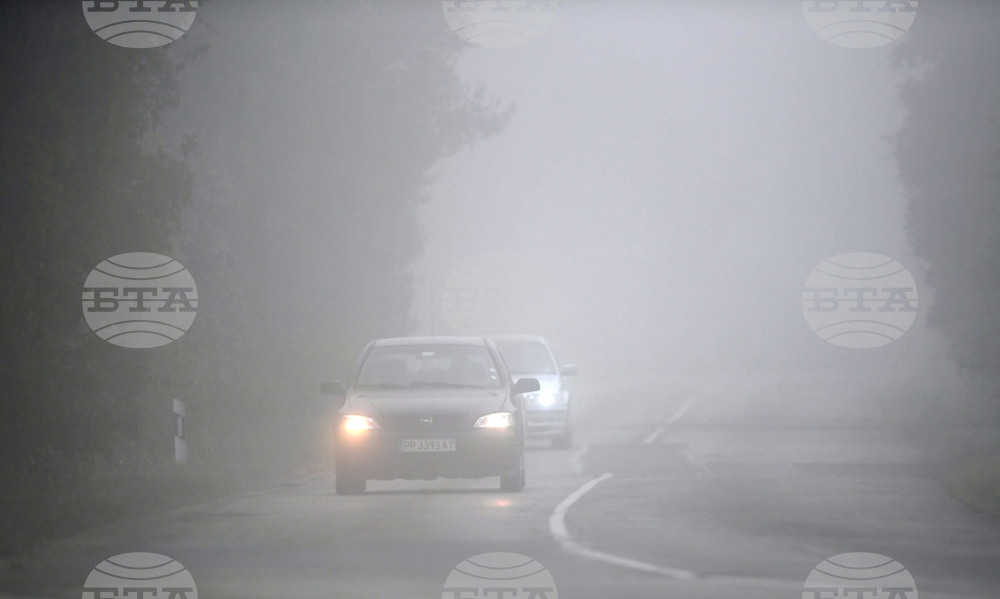Село Голям Поровец - есенна мъгла