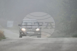 Село Голям Поровец - есенна мъгла