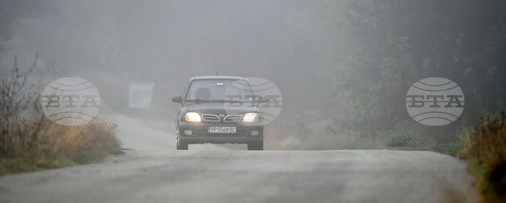 Село Голям Поровец - есенна мъгла