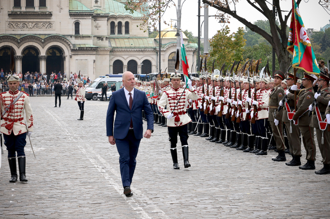 Председателят на парламента Росен Желязков и народни представители присъстваха на тържествената церемония по повод Деня на София