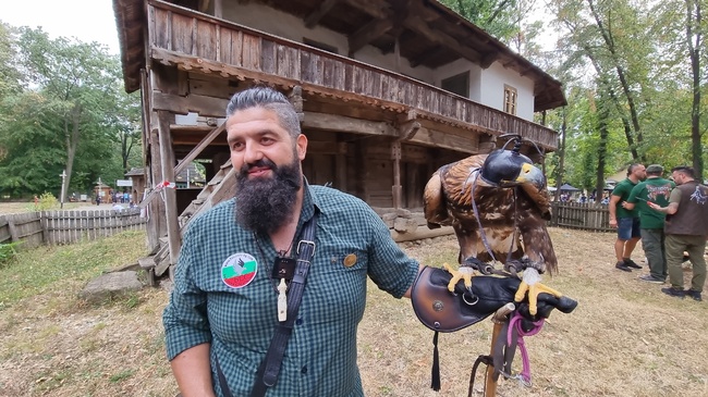 Bulgaria, Romania Are the Last Two Countries in the World Where Hunting with Birds of Prey Is Banned