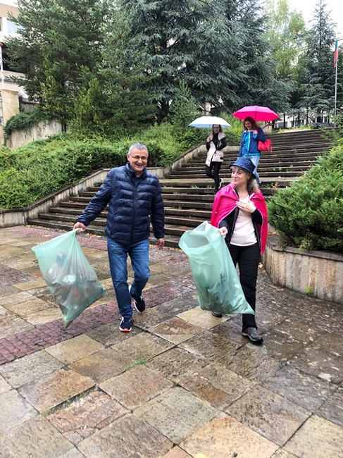 Областна администрация Смолян се включи в най-мащабната доброволческа инициатива „Да изчистим България заедно”