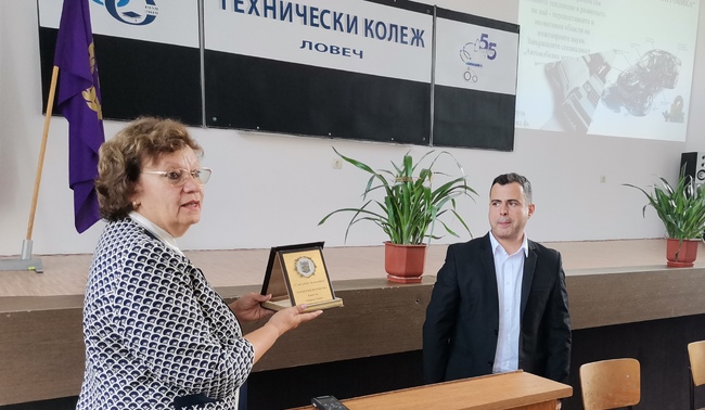 Община Ловеч: Кметът на Ловеч поздрави Техническия колеж за новата учебна година 