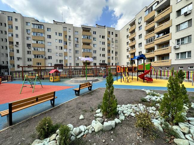 Община Хасково: Междублоковото пространство на бул. „Васил Левски“ 61-63 е напълно обновено и облагородено