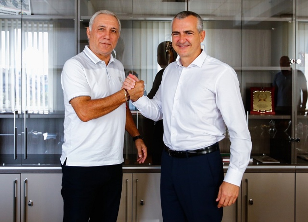 Sports Minister Iliev, Football Legend Hristo Stoichkov Discuss Children's and Youth Football
