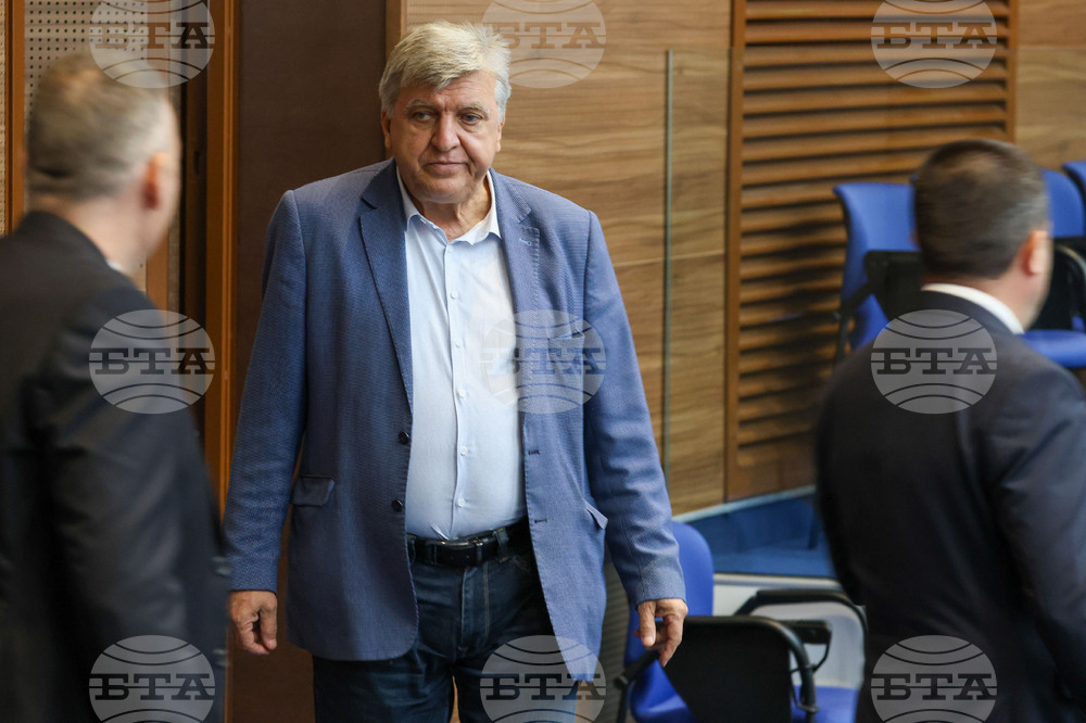 Парламент - заседание - Манол Генов