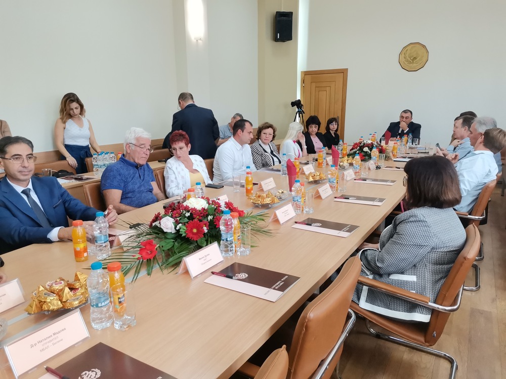 Община Ловеч подписа партньорско споразумение с Медицински университет - Плевен