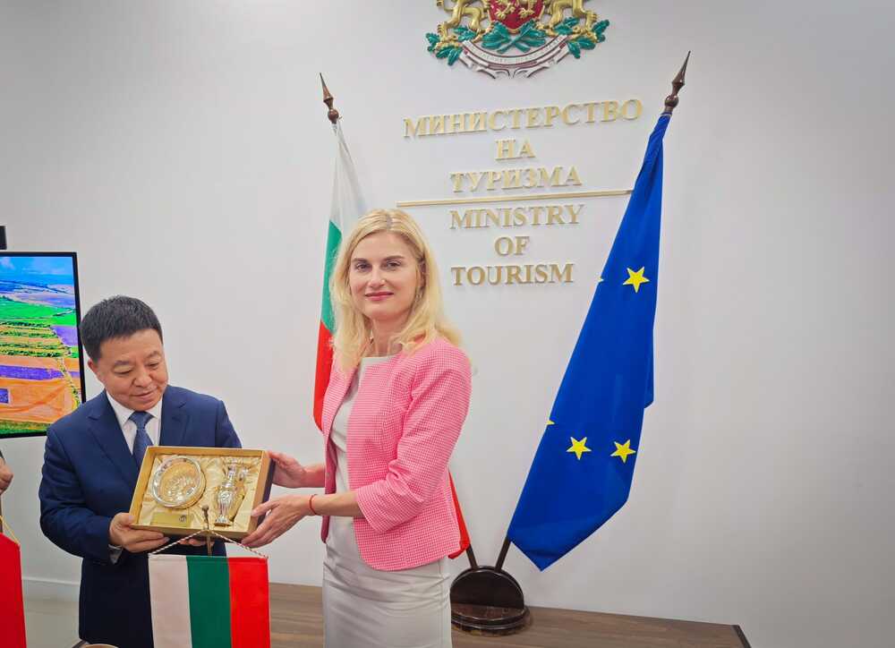 Зарица Динкова: Готови сме да привличаме повече китайски туристи със създаването на нови туристически маршрути