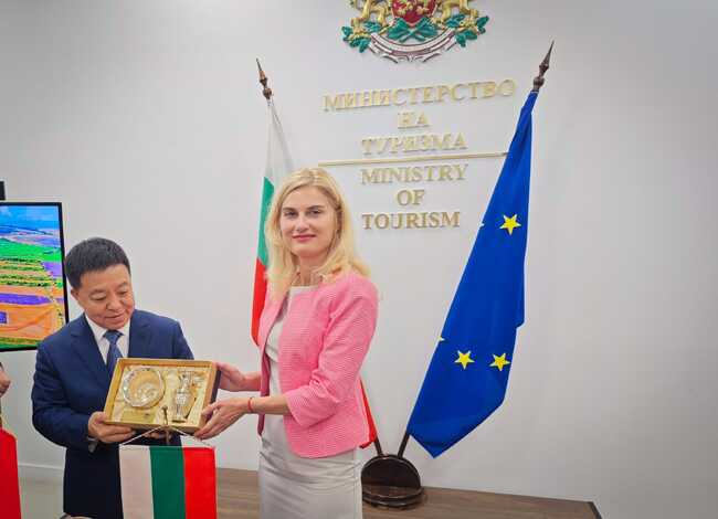 Зарица Динкова: Готови сме да привличаме повече китайски туристи със създаването на нови туристически маршрути