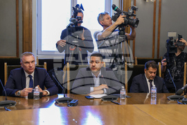 Парламент - Комисия по отбрана