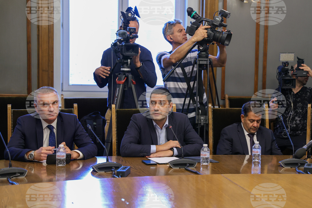 Парламент - Комисия по отбрана