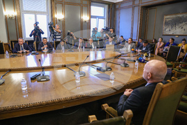 Парламент - Комисия по отбрана