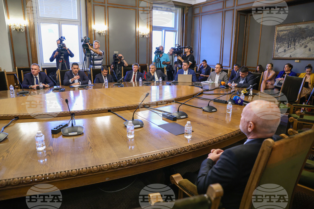 Парламент - Комисия по отбрана
