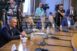 Парламент - Комисия по отбрана