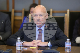 Парламент - Комисия по отбрана - Тодор Тагарев