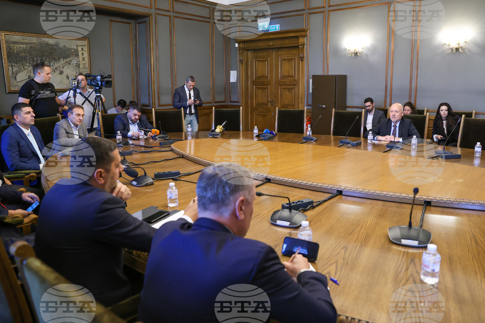 Парламент - Комисия по отбрана