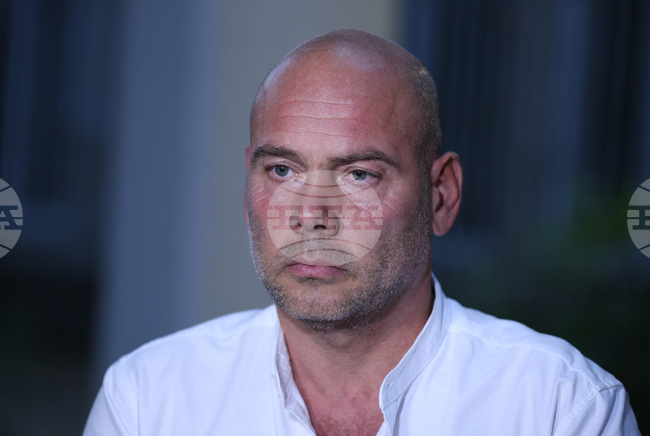 Прекомерната нерешителност относно ваксинацията на овцете и козите срещу шарка влияе зле на фермерите, каза за БТА Симеон Караколев