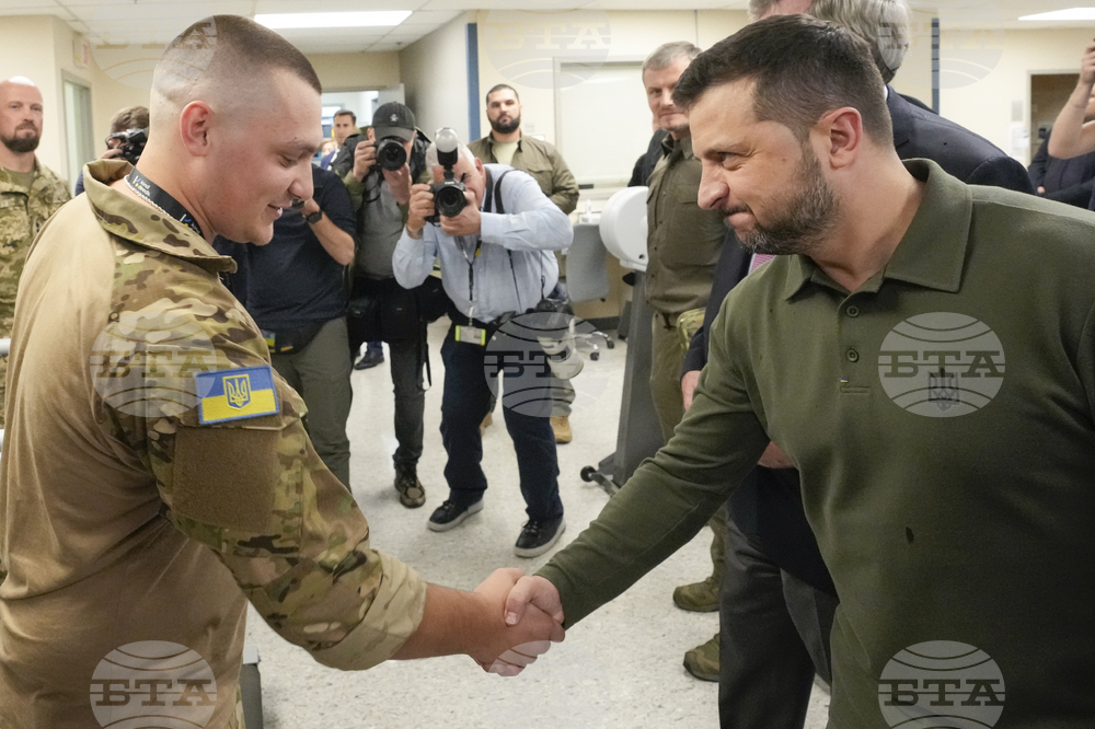 Володимир Зеленски се срещна с ранени украински войници, настанени на лечение в болница в Ню Йорк