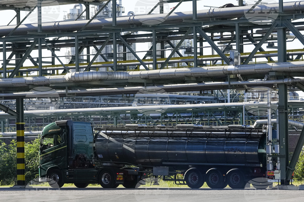 Бизнес климатът в химическата промишленост в Германия се подобрява значително през юни, но остава на отрицателна територия, отчита институтът "Ифо"