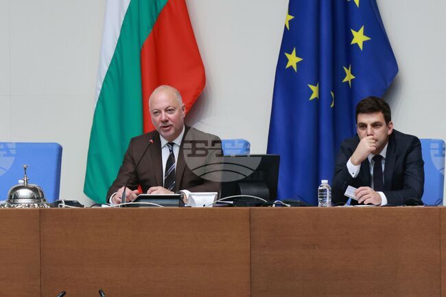 Парламент - извънредно заседание