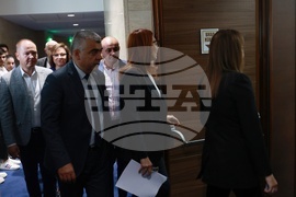 Парламент - извънредно заседание