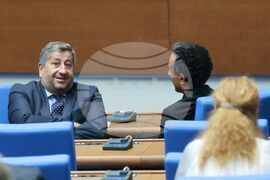 Парламент - извънредно заседание