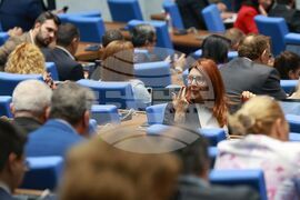Парламент - извънредно заседание