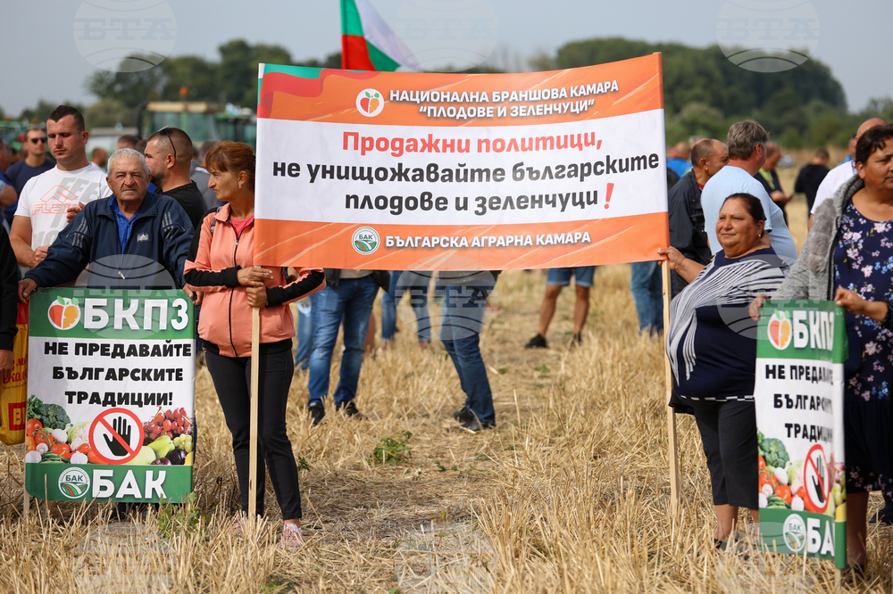 Министър Кирил Вътев ще разговаря със земеделските производители на протеста им край Долни Богров, съобщиха протестиращите