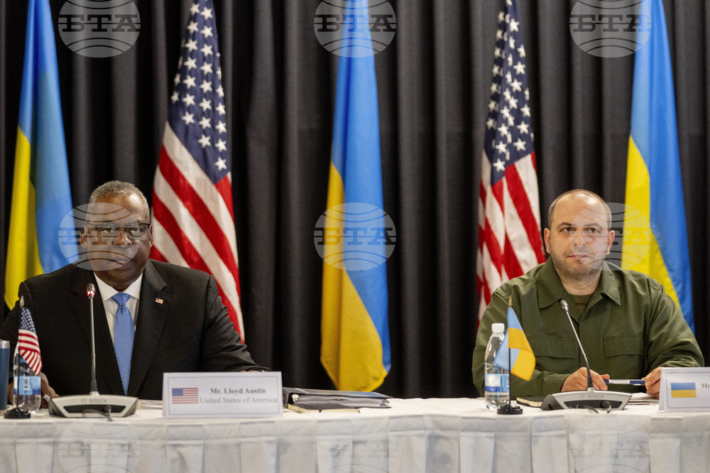 Украинската контраофанзива "напредва с нормални темпове“, каза американският министър на отбраната