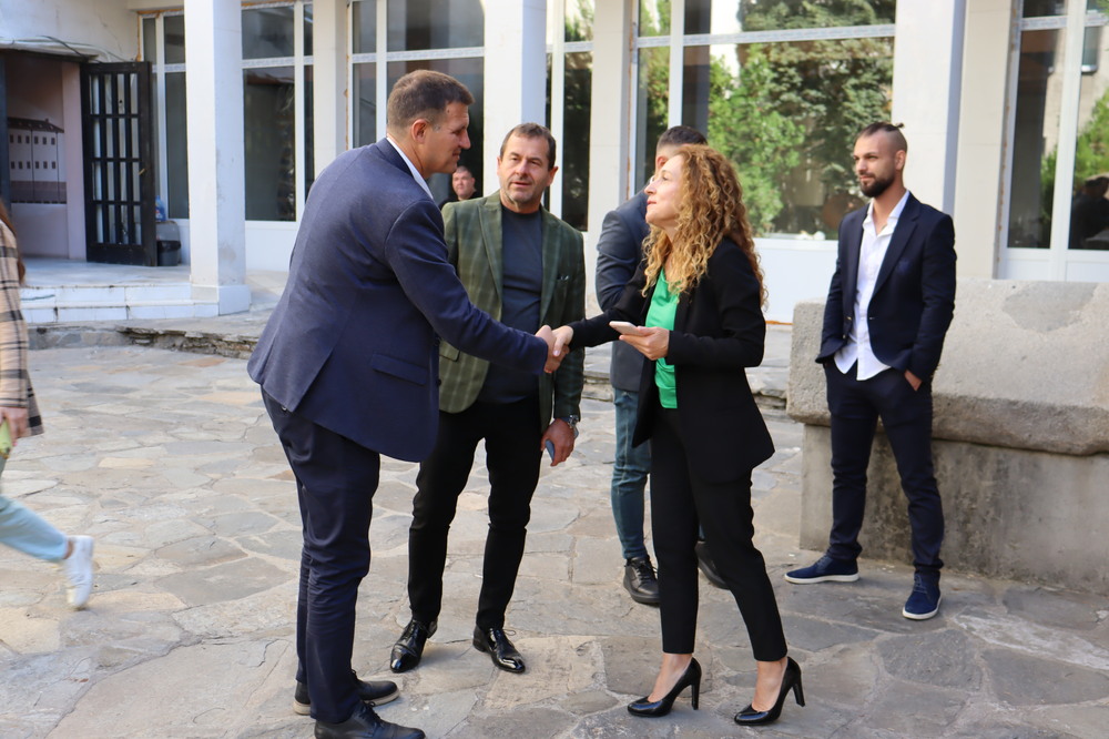  Община Хасково: Кметът на Община Хасково Станислав Дечев поздрави екипа на в. „Марица“ при старта на информационната кампания на медията „Хасково и регионът- кръстопът на култури“