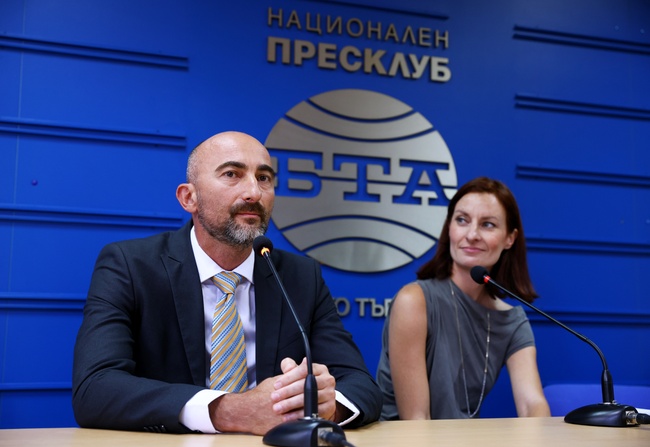 Първата одобрена програма за новия програмен период в България е "Развитие на човешките ресурси" и по нея вече се отпускат пари