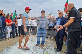 Протест - Вътев - мляко. Снимк: Анелия Цветкова  