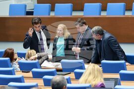 Парламент - извънредно заседание